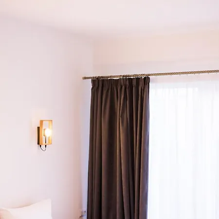 Apartment Velvet *